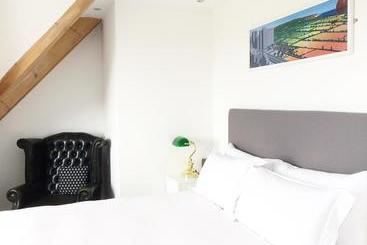 Bed and Breakfast The Blue Door