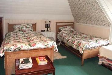 Bed and Breakfast Thrumster House