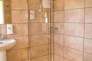 Croyde Bay Hotel Or Self Catering