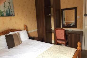 Bed and Breakfast The Pines Guest Accommodation