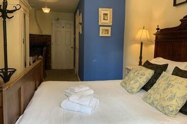 Bed and Breakfast Gothic House