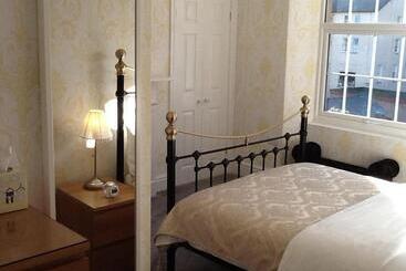 민박 Haversham House  Adults Only