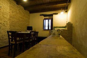 مبيت وإفطار La Casa Sù Le Dimore Del Borgo