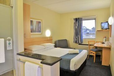 בית מלון כפרי Road Lodge N1 City