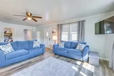 Bright Shelby Cottage W/ Deck & Creek Views!