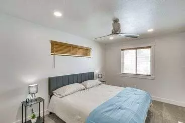 コテージ Garden City Cabin W/ Fire Pit: 2 Mi To Bear Lake!