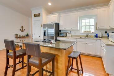 קוטג'' Lakefront Georgia Escape W/ Fire Pit & Boat Dock!