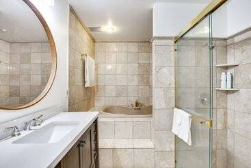 קוטג'' 15 Mi To Beach: Modern Coral Springs Home