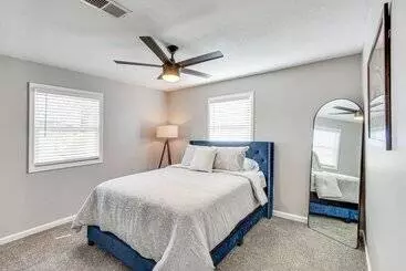 コテージ Modern & Stylish Olathe Home In Prime Location