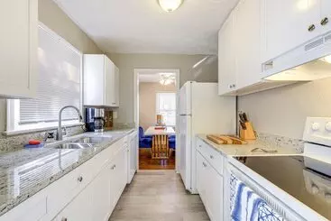 Mökkimajoitus Pet Friendly Georgia Retreat W/ Fire Pit & Porch!