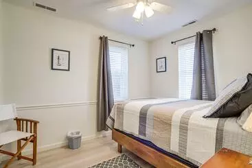 Mökkimajoitus Waterfront Marion Station Retreat W/ Private Dock!