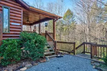 Mökkimajoitus Misty Creek Cabin Private 3 Bdr W/ Game Room!