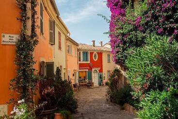 بنسيون Camping Clau Mar Jo