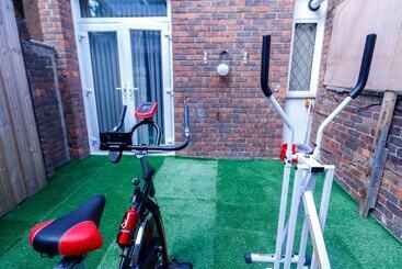 住所 Inviting 3 Bed House In London, Stay Up To 6