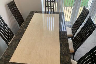 レジデンス Pristine 3 Bed House In Grays