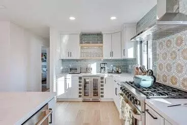 Mökkimajoitus South Oceanside Gem W/ Pool & Spa   2 Mi To Beach!