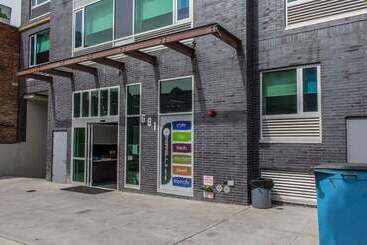 Umbrella Hotel Bronx