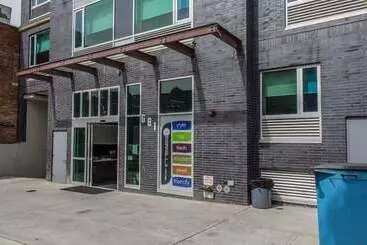 Umbrella Hotel Bronx