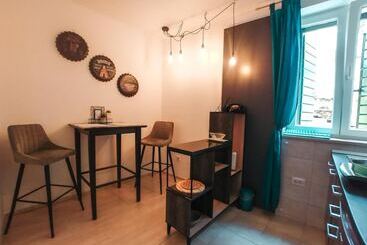 Hotel Leonis Restaurant & Rooms