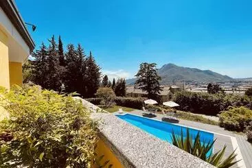هتل Montebello Lake