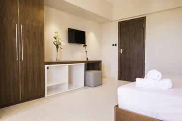 هتل Azure Beach Boutique