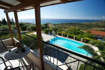 ホテル Nostos Studios & Apartments