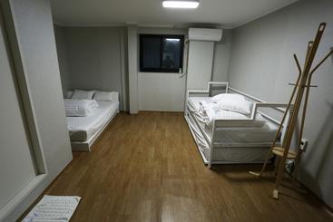 Star Hostel Myeongdong Family