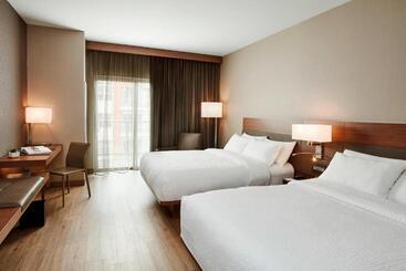 Ac Hotel By Marriott Cincinnati At The Banks