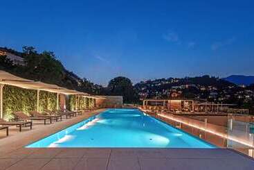 בית מלון כפרי Hilton Lake Como