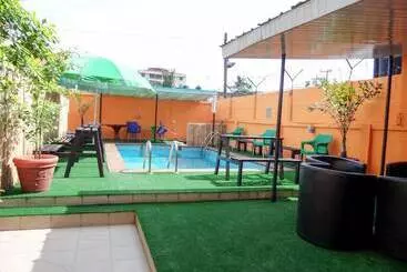 هتل Peerage Retreat And Resort