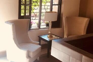 בית מלון כפרי The Place Penthouse