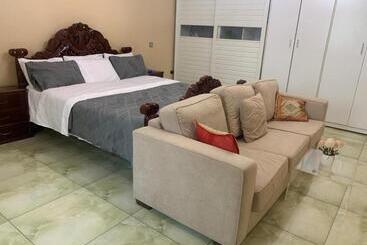 تختخواب و صبحانه Ayonthoo!