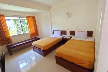 Szálloda โรงแรมสบายโฮเต็ล