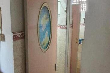 ホテル Spot On 93681 Qodri Homestay Syariah