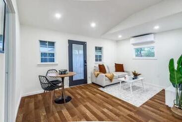 Пансион Private Gated Guest Home, 5 Miles To Downtown