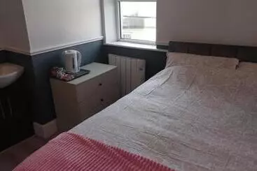 ペンション The Corner House Longford Town