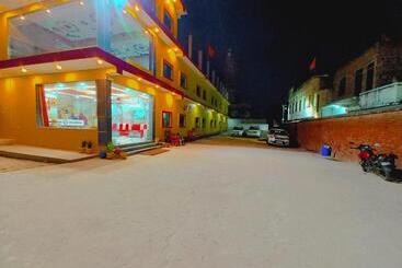 호텔 Shree Venktesh Nilayam 300 M From Ram Janam Bhumi