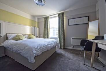 مبيت وإفطار White Horse