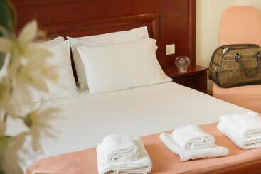 בית מלון כפרי Xenios Loutra Village Beach