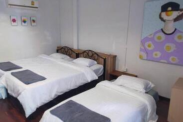 هتل A Little Bungalows By Beach