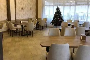 تختخواب و صبحانه River View Villas