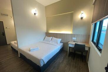 Dj Citi Plaza Hotel & Suites