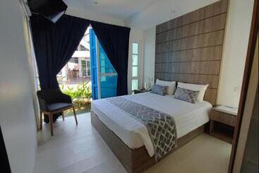 בית מלון כפרי Solesor Kampong Beach Resort