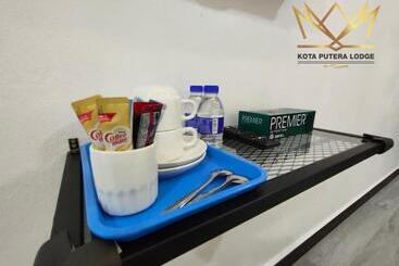 酒店 Kota Putera Lodge
