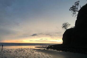 پانسیون Pelicano Surf Camp 2