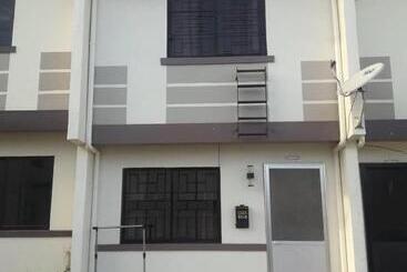 פנסיון Lemon Transient House Puerto Princesa Palawan