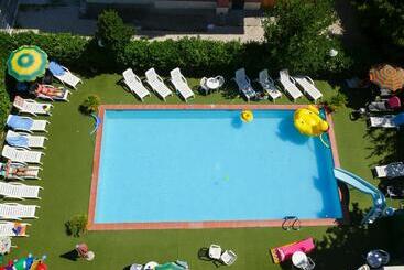 Hotel Sympathy Piscina E Animazione