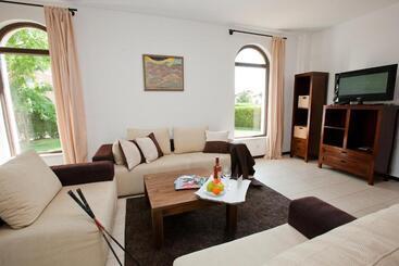 استراحتگاه Bell Tower At Blacksearama Golf&villas