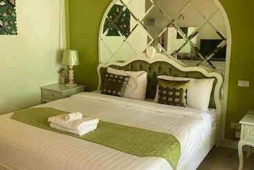 Hotelli Baanplaidoi Resort