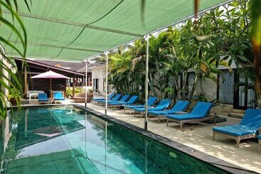 هتل Kura Kura Beach Resort